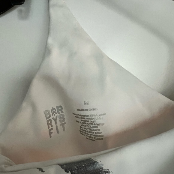 Barry’s electric sports bra (white/silver, size M) - Picture 4 of 4